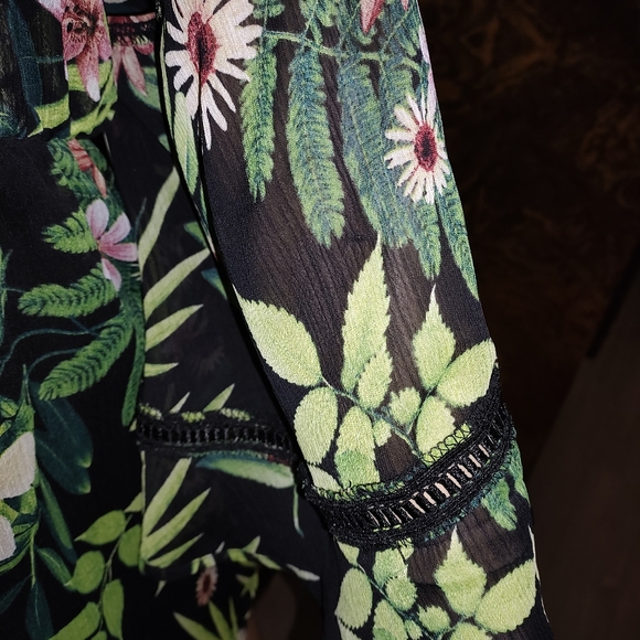 Stunning sexy off the shoulder Top - Picture 3 of 3